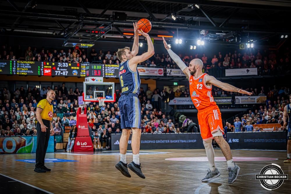 1. Basketball Bundesliga, easyCredit BBL, Saison 2025/2026, Herren, Hauptrunde, 16. Spieltag, 17.01.2026, RASTA Vechta - ALBA Berlin
Malte Delow (#6 - ALBA BERLIN) beim Jumpshot
Schlüsselwörter: 1. Bundesliga;16. Spieltag;17.01.2026;ALBA;BBL;Basketball;Berlin;Hauptrunde;Liga;RASTA;RASTA Dome;Saison 2025/2026;Vechta;easycredit