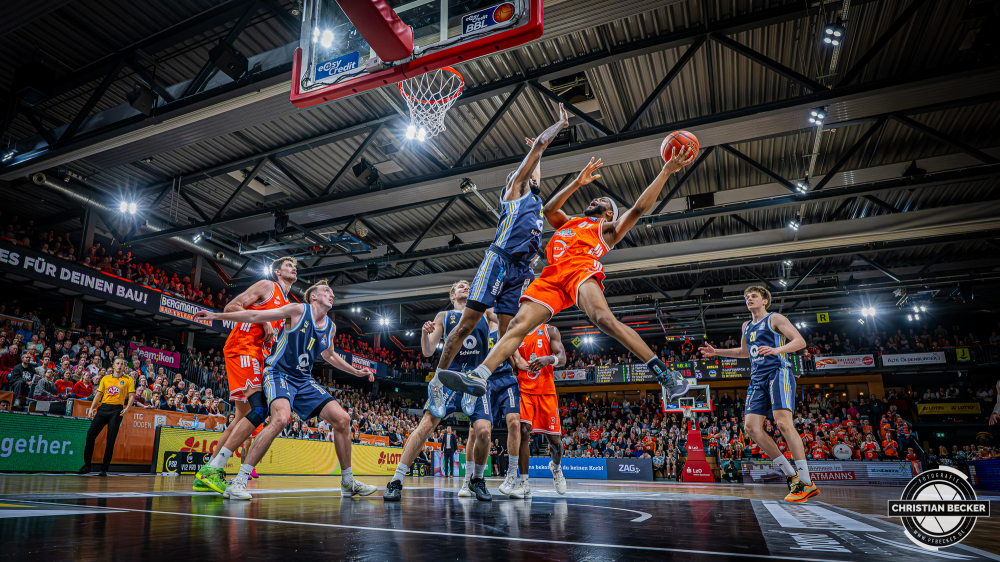 1. Basketball Bundesliga, easyCredit BBL, Saison 2025/2026, Herren, Hauptrunde, 16. Spieltag, 17.01.2026, RASTA Vechta - ALBA Berlin
Lloyd Pandi (#41 - RASTA Vechta) beim Korbleger
Schlüsselwörter: 1. Bundesliga;16. Spieltag;17.01.2026;ALBA;BBL;Basketball;Berlin;Hauptrunde;Liga;RASTA;RASTA Dome;Saison 2025/2026;Vechta;easycredit