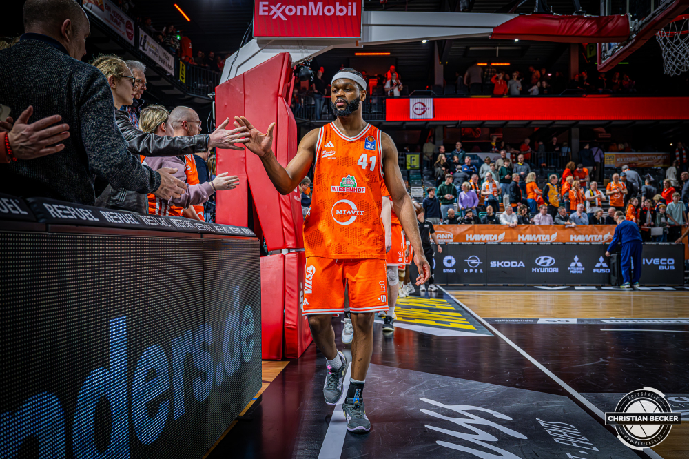 1. Basketball Bundesliga, easyCredit BBL, Saison 2025/2026, Herren, Hauptrunde, 16. Spieltag, 17.01.2026, RASTA Vechta - ALBA Berlin
Lloyd Pandi (#41 - RASTA Vechta) nach der Partie
Schlüsselwörter: 1. Bundesliga;16. Spieltag;17.01.2026;ALBA;BBL;Basketball;Berlin;Hauptrunde;Liga;RASTA;RASTA Dome;Saison 2025/2026;Vechta;easycredit