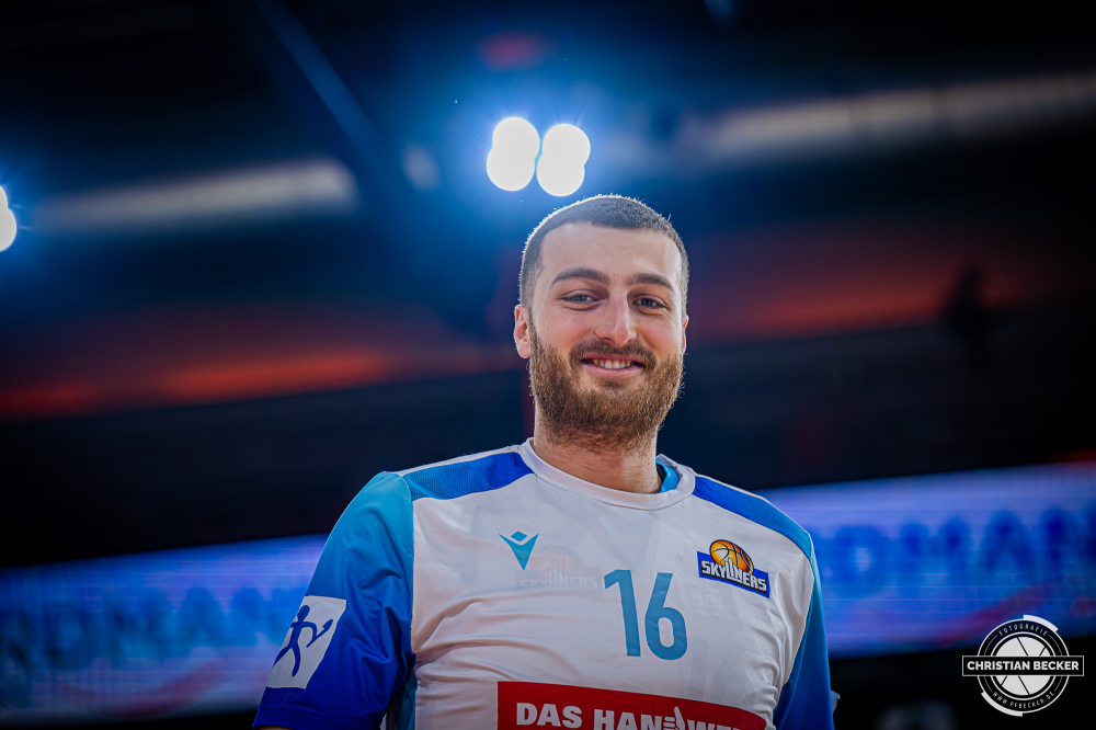 1. Basketball Bundesliga, easyCredit BBL, Saison 2025/2026, Herren, Hauptrunde, 18. Spieltag, 31.01.2026, RASTA Vechta - Frankfurt Skyliners
Radii Caisin (#16 - Frankfurt Skyliners) vor der Partie
Schlüsselwörter: 1. Bundesliga;18. Spieltag;31.01.2026;BBL;Basketball;Frankfurt;Hauptrunde;Liga;RASTA;RASTA Dome;Saison 2025/2026;Skyliners;Vechta;easycredit