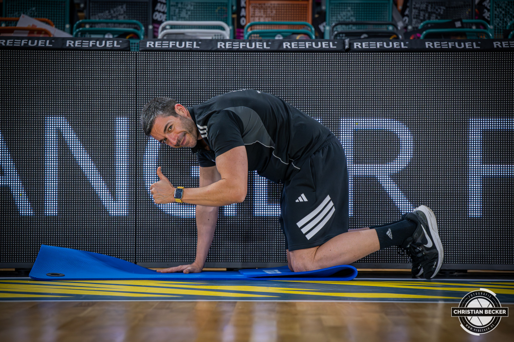 1. Basketball Bundesliga, easyCredit BBL, Saison 2025/2026, Herren, Hauptrunde, 18. Spieltag, 31.01.2026, RASTA Vechta - Frankfurt Skyliners
Miguel Zapata (Assistent Coach - RASTA Vechta) vor der Partie
Schlüsselwörter: 1. Bundesliga;18. Spieltag;31.01.2026;BBL;Basketball;Frankfurt;Hauptrunde;Liga;RASTA;RASTA Dome;Saison 2025/2026;Skyliners;Vechta;easycredit