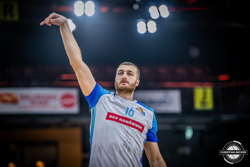 1. Basketball Bundesliga, easyCredit BBL, Saison 2025/2026, Herren, Hauptrunde, 18. Spieltag, 31.01.2026, RASTA Vechta - Frankfurt Skyliners
Radii Caisin (#16 - Frankfurt Skyliners) vor der Partie
Schlüsselwörter: 1. Bundesliga;18. Spieltag;31.01.2026;BBL;Basketball;Frankfurt;Hauptrunde;Liga;RASTA;RASTA Dome;Saison 2025/2026;Skyliners;Vechta;easycredit