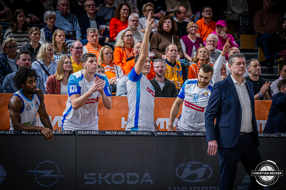 1. Basketball Bundesliga, easyCredit BBL, Saison 2025/2026, Herren, Hauptrunde, 18. Spieltag, 31.01.2026, RASTA Vechta - Frankfurt Skyliners
Das Team der Frankfurt Skyliners zeigt Emotionen w&auml;hrend der Partie
Schlüsselwörter: 1. Bundesliga;18. Spieltag;31.01.2026;BBL;Basketball;Frankfurt;Hauptrunde;Liga;RASTA;RASTA Dome;Saison 2025/2026;Skyliners;Vechta;easycredit