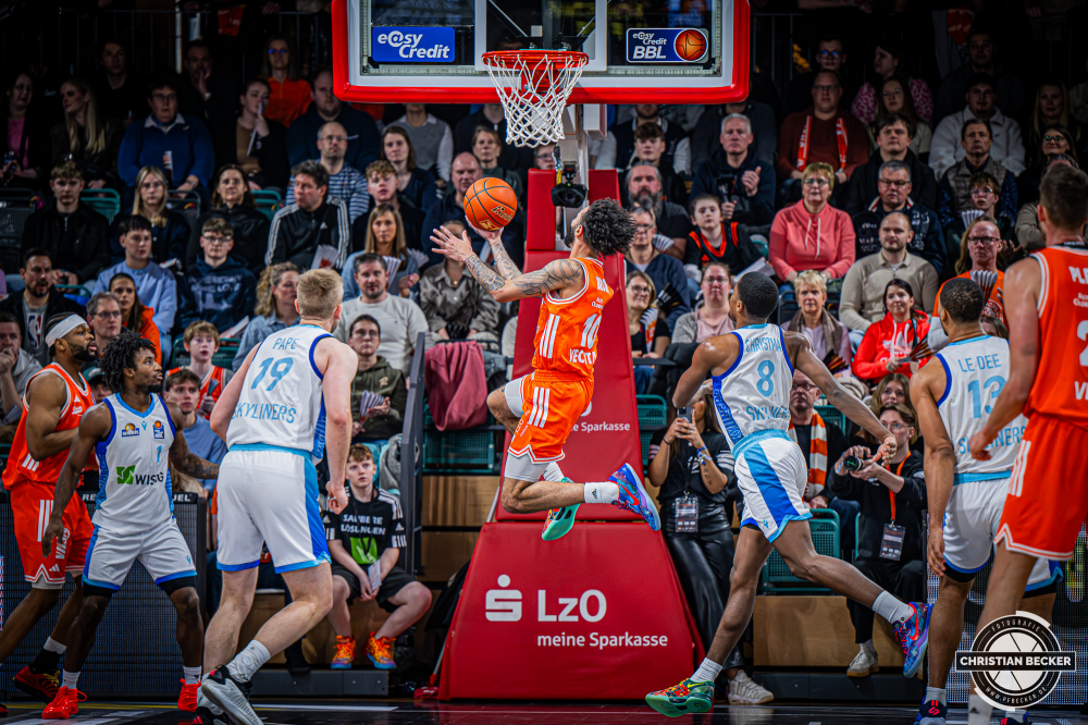 1. Basketball Bundesliga, easyCredit BBL, Saison 2025/2026, Herren, Hauptrunde, 18. Spieltag, 31.01.2026, RASTA Vechta - Frankfurt Skyliners
Tevin Brown (#10 - RASTA Vechta) beim Korbleger
Schlüsselwörter: 1. Bundesliga;18. Spieltag;31.01.2026;BBL;Basketball;Frankfurt;Hauptrunde;Liga;RASTA;RASTA Dome;Saison 2025/2026;Skyliners;Vechta;easycredit