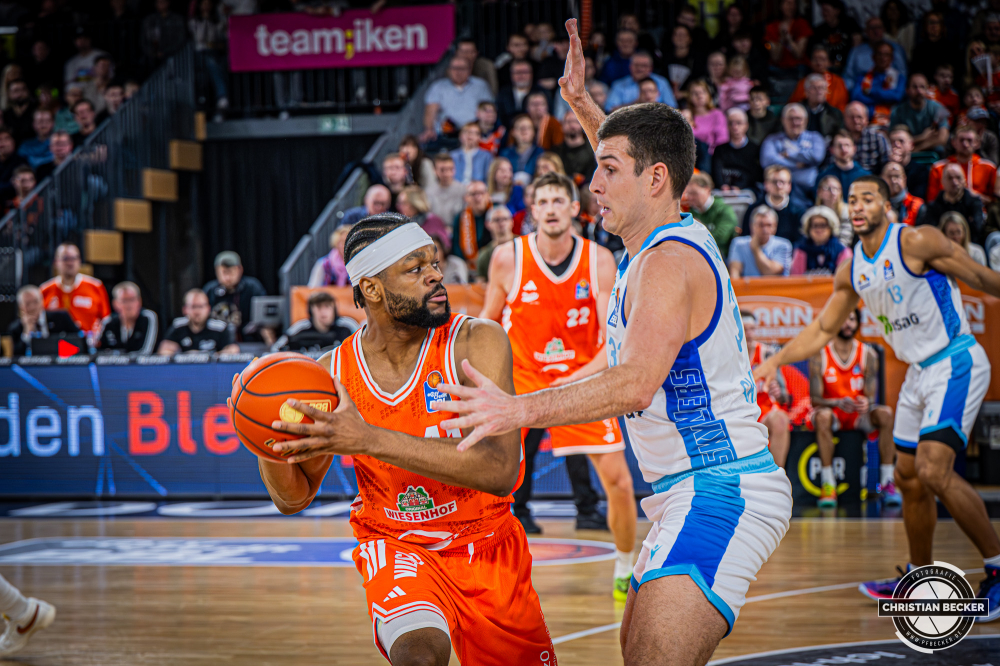 1. Basketball Bundesliga, easyCredit BBL, Saison 2025/2026, Herren, Hauptrunde, 18. Spieltag, 31.01.2026, RASTA Vechta - Frankfurt Skyliners
Lloyd Pandi (#41 - RASTA Vechta) in Aktion
Schlüsselwörter: 1. Bundesliga;18. Spieltag;31.01.2026;BBL;Basketball;Frankfurt;Hauptrunde;Liga;RASTA;RASTA Dome;Saison 2025/2026;Skyliners;Vechta;easycredit