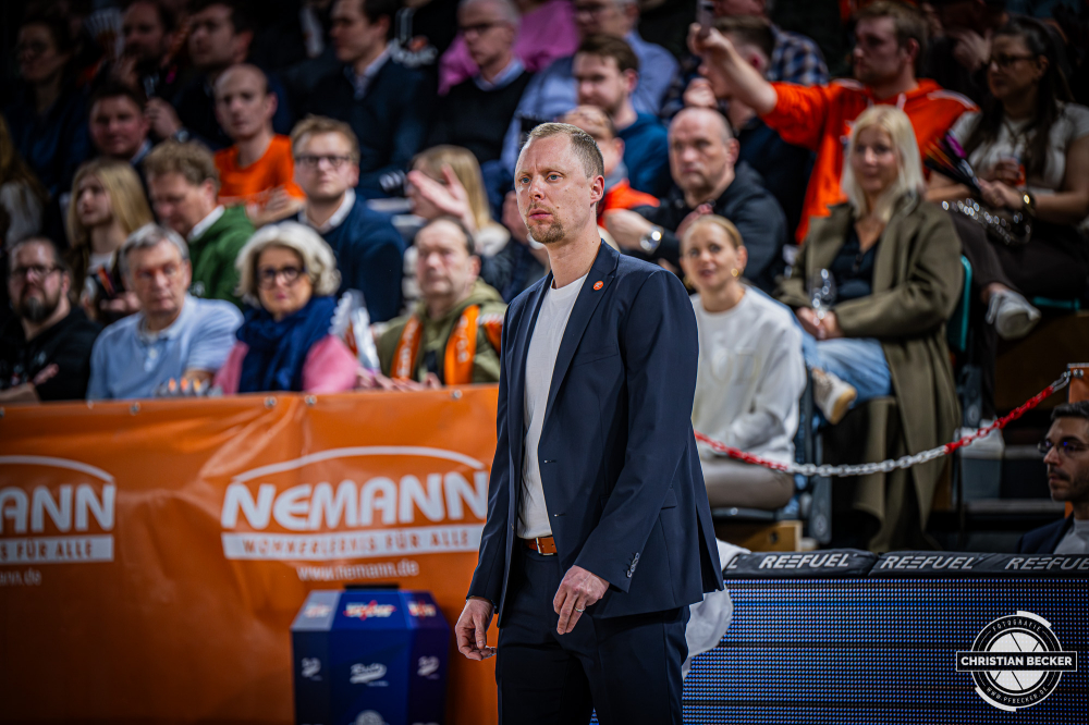 1. Basketball Bundesliga, easyCredit BBL, Saison 2025/2026, Herren, Hauptrunde, 18. Spieltag, 31.01.2026, RASTA Vechta - Frankfurt Skyliners
Christian Held (Head-Coach - RASTA Vechta) w&auml;hrend der Partie
Schlüsselwörter: 1. Bundesliga;18. Spieltag;31.01.2026;BBL;Basketball;Frankfurt;Hauptrunde;Liga;RASTA;RASTA Dome;Saison 2025/2026;Skyliners;Vechta;easycredit