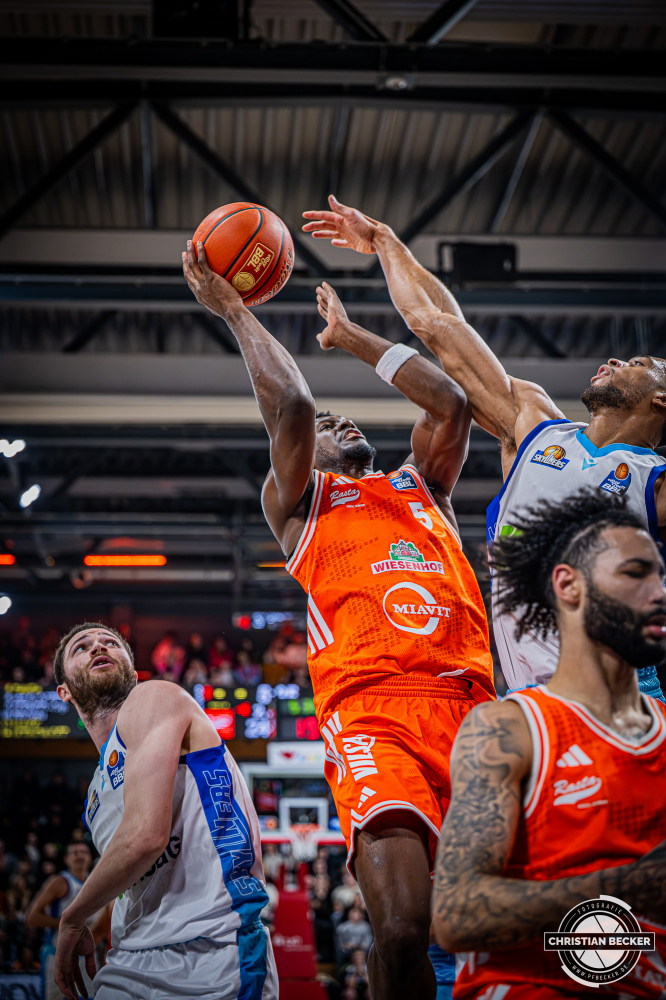 1. Basketball Bundesliga, easyCredit BBL, Saison 2025/2026, Herren, Hauptrunde, 18. Spieltag, 31.01.2026, RASTA Vechta - Frankfurt Skyliners
TJ Bamba (#5 - RASTA Vechta) beim Korbleger
Schlüsselwörter: 1. Bundesliga;18. Spieltag;31.01.2026;BBL;Basketball;Frankfurt;Hauptrunde;Liga;RASTA;RASTA Dome;Saison 2025/2026;Skyliners;Vechta;easycredit