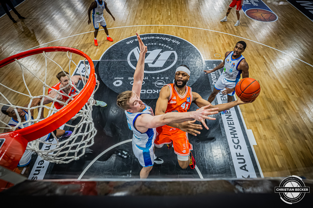 1. Basketball Bundesliga, easyCredit BBL, Saison 2025/2026, Herren, Hauptrunde, 18. Spieltag, 31.01.2026, RASTA Vechta - Frankfurt Skyliners
Lloyd Pandi (#41 - RASTA Vechta) beim Korbleger
Schlüsselwörter: 1. Bundesliga;18. Spieltag;31.01.2026;BBL;Basketball;Frankfurt;Hauptrunde;Liga;RASTA;RASTA Dome;Saison 2025/2026;Skyliners;Vechta;easycredit