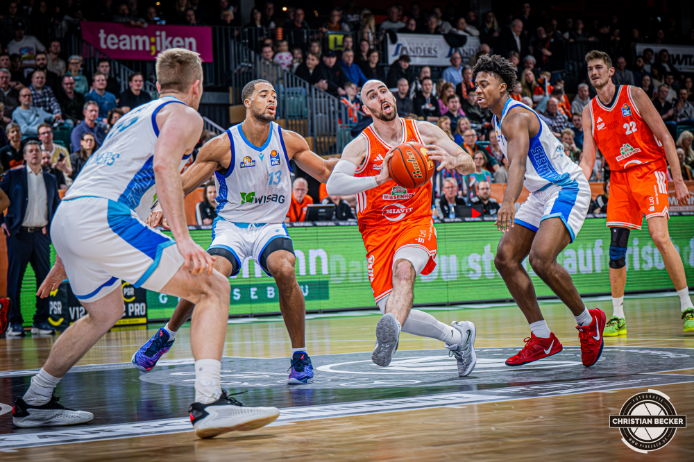 1. Basketball Bundesliga, easyCredit BBL, Saison 2025/2026, Herren, Hauptrunde, 18. Spieltag, 31.01.2026, RASTA Vechta - Frankfurt Skyliners
Tommy Kuhse (#12 - RASTA Vechta) in Aktion
Schlüsselwörter: 1. Bundesliga;18. Spieltag;31.01.2026;BBL;Basketball;Frankfurt;Hauptrunde;Liga;RASTA;RASTA Dome;Saison 2025/2026;Skyliners;Vechta;easycredit
