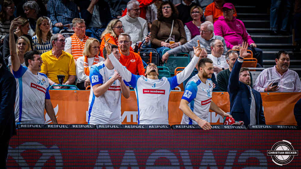 1. Basketball Bundesliga, easyCredit BBL, Saison 2025/2026, Herren, Hauptrunde, 18. Spieltag, 31.01.2026, RASTA Vechta - Frankfurt Skyliners
Das Team der Frankfurt Skyliners zeigt Emotionen w&auml;hrend der Partie
Schlüsselwörter: 1. Bundesliga;18. Spieltag;31.01.2026;BBL;Basketball;Frankfurt;Hauptrunde;Liga;RASTA;RASTA Dome;Saison 2025/2026;Skyliners;Vechta;easycredit