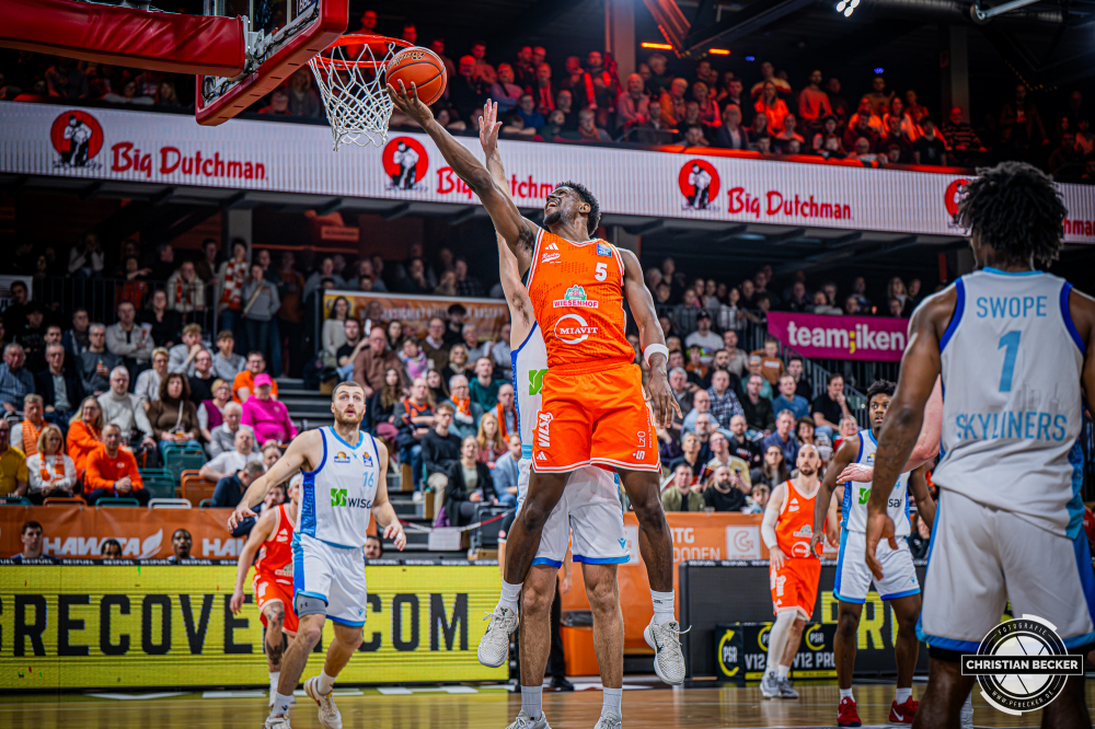 1. Basketball Bundesliga, easyCredit BBL, Saison 2025/2026, Herren, Hauptrunde, 18. Spieltag, 31.01.2026, RASTA Vechta - Frankfurt Skyliners
TJ Bamba (#5 - RASTA Vechta) beim Korbleger
Schlüsselwörter: 1. Bundesliga;18. Spieltag;31.01.2026;BBL;Basketball;Frankfurt;Hauptrunde;Liga;RASTA;RASTA Dome;Saison 2025/2026;Skyliners;Vechta;easycredit