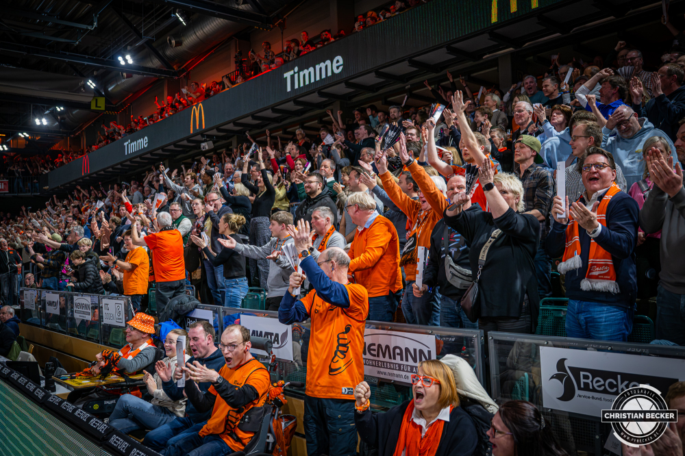 1. Basketball Bundesliga, easyCredit BBL, Saison 2025/2026, Herren, Hauptrunde, 18. Spieltag, 31.01.2026, RASTA Vechta - Frankfurt Skyliners
Die Fans von RASTA Vechta zeigen Emotionen w&auml;hrend der Partie
Schlüsselwörter: 1. Bundesliga;18. Spieltag;31.01.2026;BBL;Basketball;Frankfurt;Hauptrunde;Liga;RASTA;RASTA Dome;Saison 2025/2026;Skyliners;Vechta;easycredit