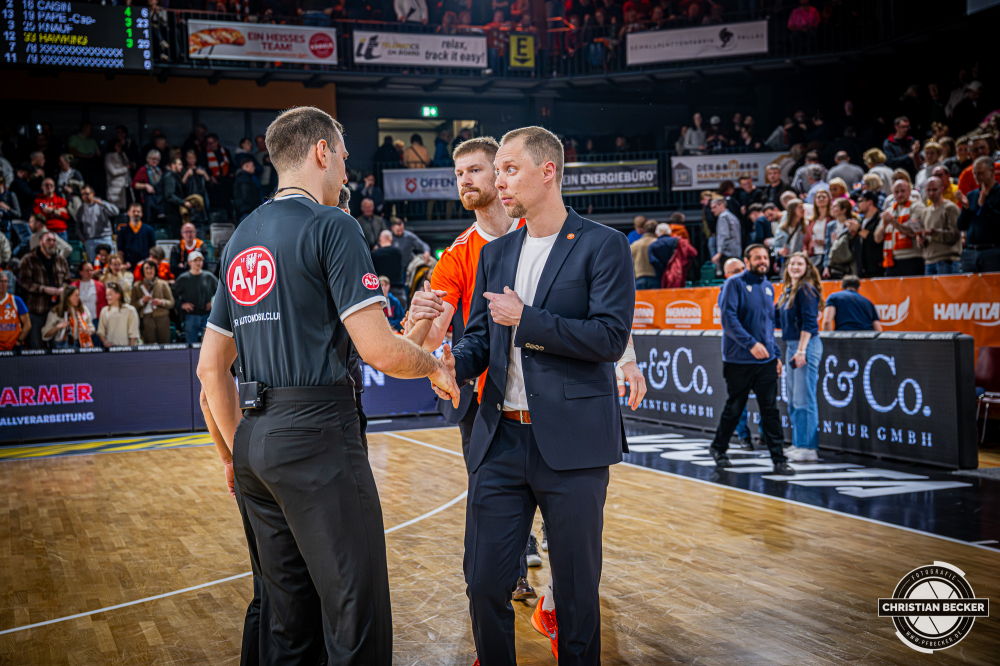 1. Basketball Bundesliga, easyCredit BBL, Saison 2025/2026, Herren, Hauptrunde, 18. Spieltag, 31.01.2026, RASTA Vechta - Frankfurt Skyliners
Christian Held (Head-Coach - RASTA Vechta) nach der Partie
Schlüsselwörter: 1. Bundesliga;18. Spieltag;31.01.2026;BBL;Basketball;Frankfurt;Hauptrunde;Liga;RASTA;RASTA Dome;Saison 2025/2026;Skyliners;Vechta;easycredit