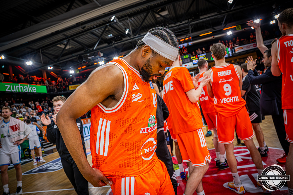 1. Basketball Bundesliga, easyCredit BBL, Saison 2025/2026, Herren, Hauptrunde, 18. Spieltag, 31.01.2026, RASTA Vechta - Frankfurt Skyliners
Lloyd Pandi (#41 - RASTA Vechta) nach der Partie
Schlüsselwörter: 1. Bundesliga;18. Spieltag;31.01.2026;BBL;Basketball;Frankfurt;Hauptrunde;Liga;RASTA;RASTA Dome;Saison 2025/2026;Skyliners;Vechta;easycredit