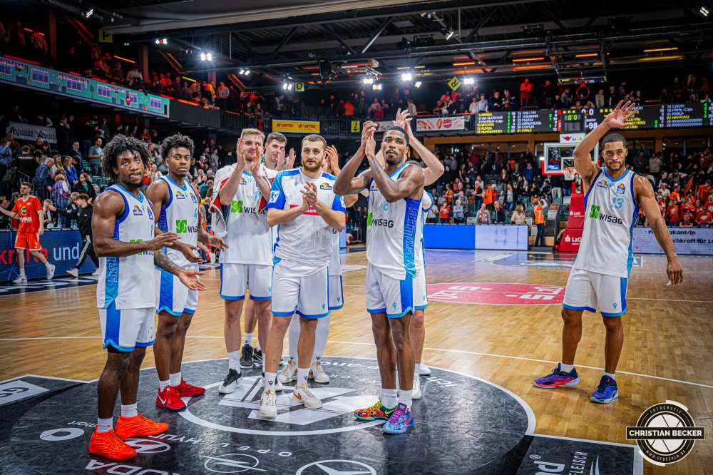1. Basketball Bundesliga, easyCredit BBL, Saison 2025/2026, Herren, Hauptrunde, 18. Spieltag, 31.01.2026, RASTA Vechta - Frankfurt Skyliners
Das Team der Frankfurt Skyliners nach der Partie
Schlüsselwörter: 1. Bundesliga;18. Spieltag;31.01.2026;BBL;Basketball;Frankfurt;Hauptrunde;Liga;RASTA;RASTA Dome;Saison 2025/2026;Skyliners;Vechta;easycredit