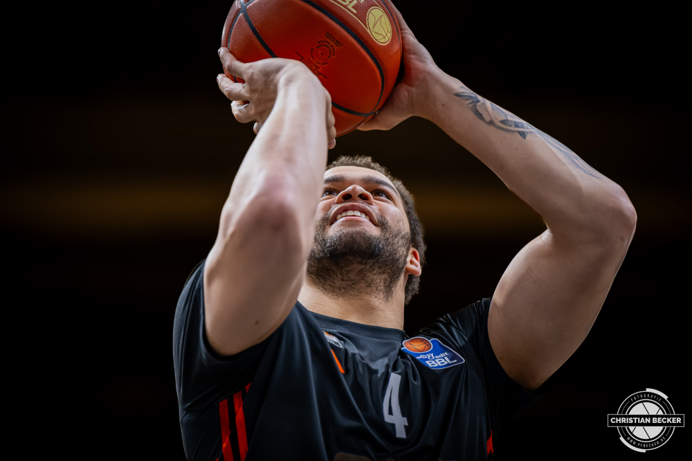1. Basketball Bundesliga, easyCredit BBL, Saison 2025/2026, Herren, Hauptrunde, 20. Spieltag, 14.02.2026, RASTA Vechta - ratiopharm Ulm
Christopher Ledlum (#4 - ratiopharm ulm) vor der Partie
Schlüsselwörter: 1. Bundesliga;14.02.2026;20. Spieltag;BBL;Basketball;Hauptrunde;Liga;RASTA;RASTA Dome;Saison 2025/2026;Ulm;Vechta;easycredit;ratiopharm