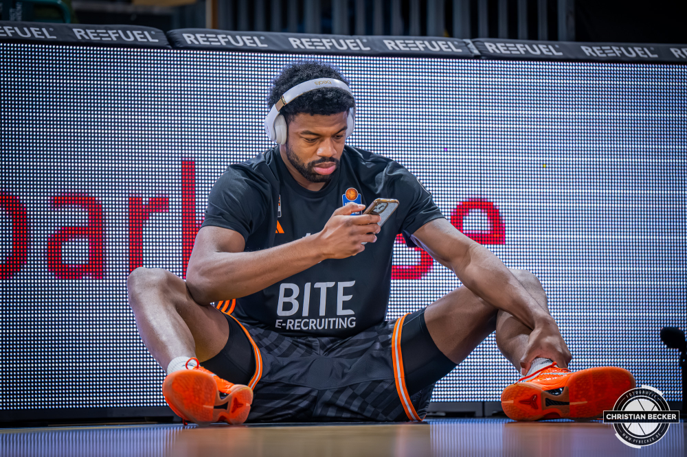 1. Basketball Bundesliga, easyCredit BBL, Saison 2025/2026, Herren, Hauptrunde, 20. Spieltag, 14.02.2026, RASTA Vechta - ratiopharm Ulm
Christopher Ledlum (#4 - ratiopharm ulm) vor der Partie
Schlüsselwörter: 1. Bundesliga;14.02.2026;20. Spieltag;BBL;Basketball;Hauptrunde;Liga;RASTA;RASTA Dome;Saison 2025/2026;Ulm;Vechta;easycredit;ratiopharm