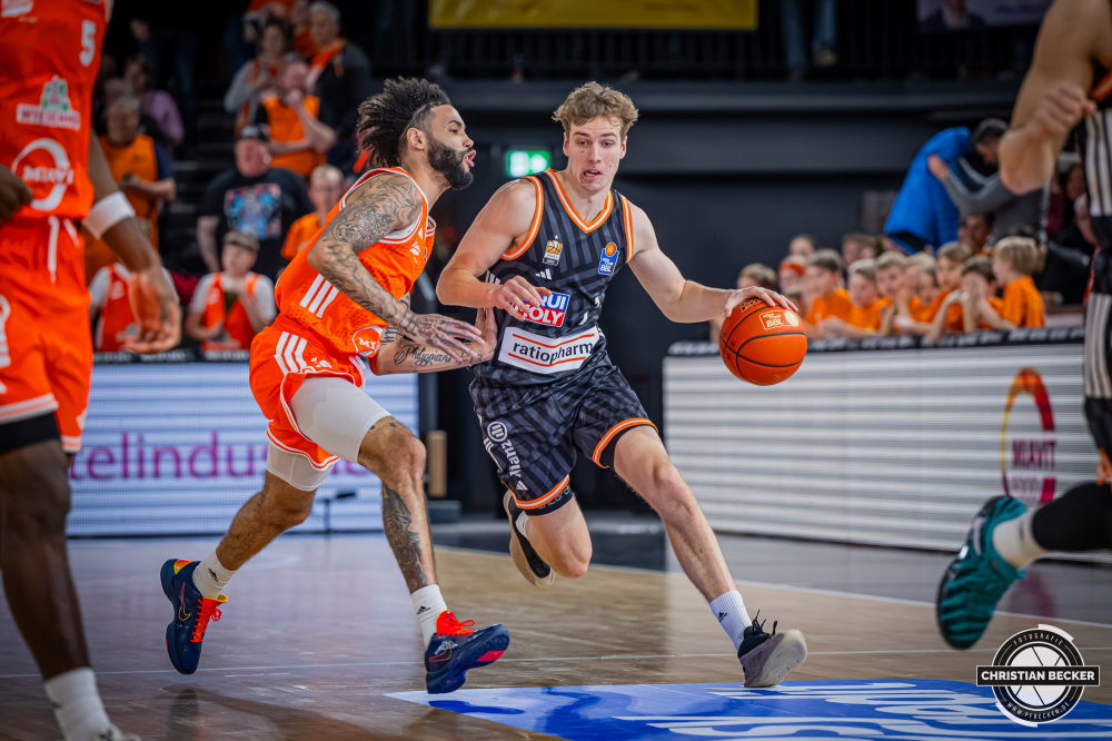 1. Basketball Bundesliga, easyCredit BBL, Saison 2025/2026, Herren, Hauptrunde, 20. Spieltag, 14.02.2026, RASTA Vechta - ratiopharm Ulm
Tobias Jensen (#7 - ratiopharm ulm) in Aktion
Schlüsselwörter: 1. Bundesliga;14.02.2026;20. Spieltag;BBL;Basketball;Hauptrunde;Liga;RASTA;RASTA Dome;Saison 2025/2026;Ulm;Vechta;easycredit;ratiopharm