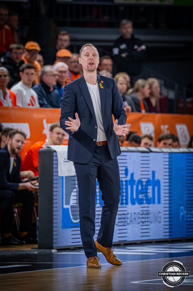 1. Basketball Bundesliga, easyCredit BBL, Saison 2025/2026, Herren, Hauptrunde, 20. Spieltag, 14.02.2026, RASTA Vechta - ratiopharm Ulm
Christian Held (Head-Coach - RASTA Vechta) w&auml;hrend der Partie
Schlüsselwörter: 1. Bundesliga;14.02.2026;20. Spieltag;BBL;Basketball;Hauptrunde;Liga;RASTA;RASTA Dome;Saison 2025/2026;Ulm;Vechta;easycredit;ratiopharm