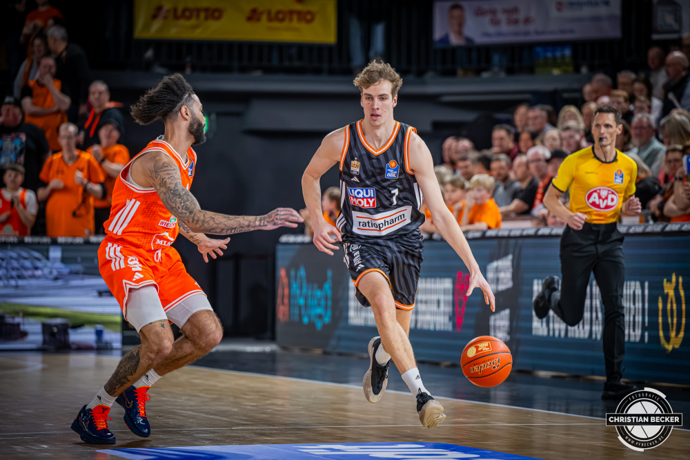 1. Basketball Bundesliga, easyCredit BBL, Saison 2025/2026, Herren, Hauptrunde, 20. Spieltag, 14.02.2026, RASTA Vechta - ratiopharm Ulm
Tobias Jensen (#7 - ratiopharm ulm) in Aktion
Schlüsselwörter: 1. Bundesliga;14.02.2026;20. Spieltag;BBL;Basketball;Hauptrunde;Liga;RASTA;RASTA Dome;Saison 2025/2026;Ulm;Vechta;easycredit;ratiopharm
