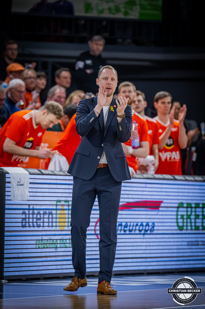 1. Basketball Bundesliga, easyCredit BBL, Saison 2025/2026, Herren, Hauptrunde, 20. Spieltag, 14.02.2026, RASTA Vechta - ratiopharm Ulm
Christian Held (Head-Coach - RASTA Vechta) w&auml;hrend der Partie
Schlüsselwörter: 1. Bundesliga;14.02.2026;20. Spieltag;BBL;Basketball;Hauptrunde;Liga;RASTA;RASTA Dome;Saison 2025/2026;Ulm;Vechta;easycredit;ratiopharm