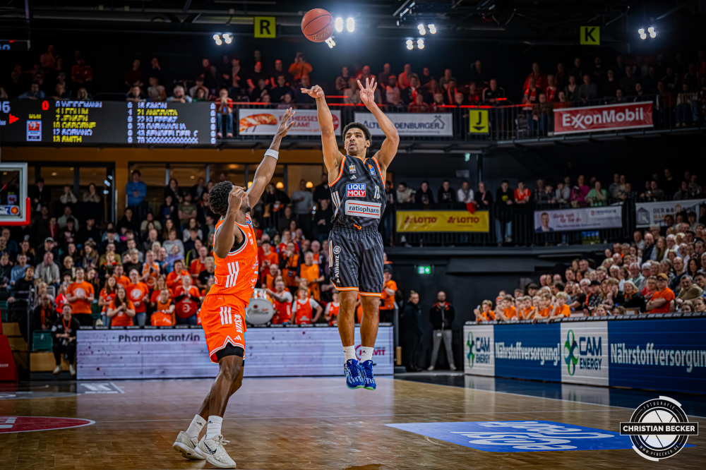 1. Basketball Bundesliga, easyCredit BBL, Saison 2025/2026, Herren, Hauptrunde, 20. Spieltag, 14.02.2026, RASTA Vechta - ratiopharm Ulm
Mark Smith (#13 - ratiopharm ulm) beim Jumpshot
Schlüsselwörter: 1. Bundesliga;14.02.2026;20. Spieltag;BBL;Basketball;Hauptrunde;Liga;RASTA;RASTA Dome;Saison 2025/2026;Ulm;Vechta;easycredit;ratiopharm