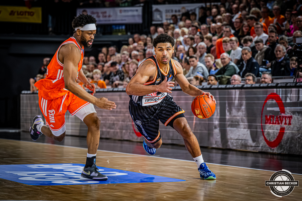 1. Basketball Bundesliga, easyCredit BBL, Saison 2025/2026, Herren, Hauptrunde, 20. Spieltag, 14.02.2026, RASTA Vechta - ratiopharm Ulm
Mark Smith (#13 - ratiopharm ulm) in Aktion
Schlüsselwörter: 1. Bundesliga;14.02.2026;20. Spieltag;BBL;Basketball;Hauptrunde;Liga;RASTA;RASTA Dome;Saison 2025/2026;Ulm;Vechta;easycredit;ratiopharm