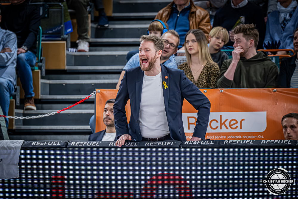 1. Basketball Bundesliga, easyCredit BBL, Saison 2025/2026, Herren, Hauptrunde, 20. Spieltag, 14.02.2026, RASTA Vechta - ratiopharm Ulm
Marius Graf (Assistent Coach - RASTA Vechta) w&auml;hrend der Partie
Schlüsselwörter: 1. Bundesliga;14.02.2026;20. Spieltag;BBL;Basketball;Hauptrunde;Liga;RASTA;RASTA Dome;Saison 2025/2026;Ulm;Vechta;easycredit;ratiopharm