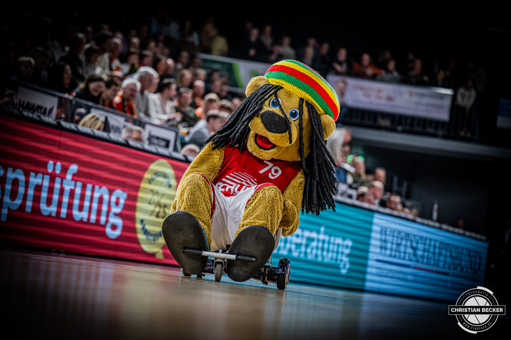 1. Basketball Bundesliga, easyCredit BBL, Saison 2025/2026, Herren, Hauptrunde, 20. Spieltag, 14.02.2026, RASTA Vechta - ratiopharm Ulm
Bob (Maskottchen - RASTA Vechta) w&auml;hrend der Partie
Schlüsselwörter: 1. Bundesliga;14.02.2026;20. Spieltag;BBL;Basketball;Hauptrunde;Liga;RASTA;RASTA Dome;Saison 2025/2026;Ulm;Vechta;easycredit;ratiopharm