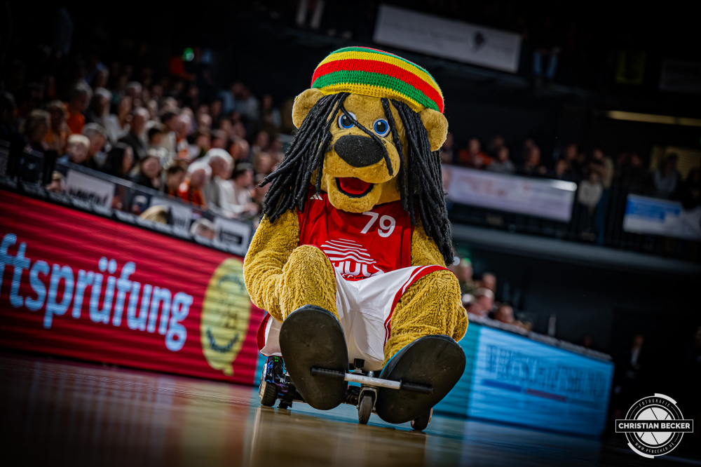 1. Basketball Bundesliga, easyCredit BBL, Saison 2025/2026, Herren, Hauptrunde, 20. Spieltag, 14.02.2026, RASTA Vechta - ratiopharm Ulm
Bob (Maskottchen - RASTA Vechta) w&auml;hrend der Partie
Schlüsselwörter: 1. Bundesliga;14.02.2026;20. Spieltag;BBL;Basketball;Hauptrunde;Liga;RASTA;RASTA Dome;Saison 2025/2026;Ulm;Vechta;easycredit;ratiopharm