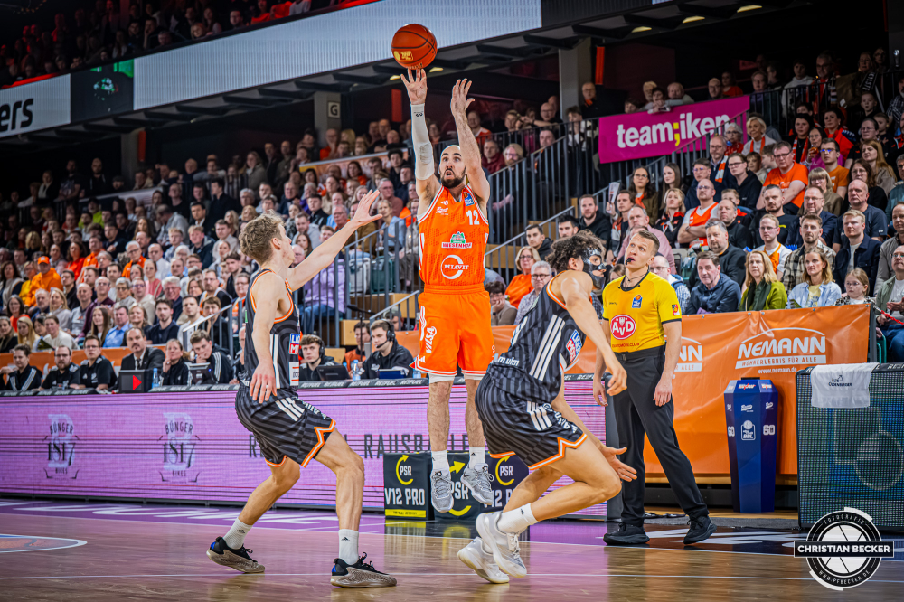 1. Basketball Bundesliga, easyCredit BBL, Saison 2025/2026, Herren, Hauptrunde, 20. Spieltag, 14.02.2026, RASTA Vechta - ratiopharm Ulm
Tommy Kuhse (#12 - RASTA Vechta) beim Jumpshot
Schlüsselwörter: 1. Bundesliga;14.02.2026;20. Spieltag;BBL;Basketball;Hauptrunde;Liga;RASTA;RASTA Dome;Saison 2025/2026;Ulm;Vechta;easycredit;ratiopharm