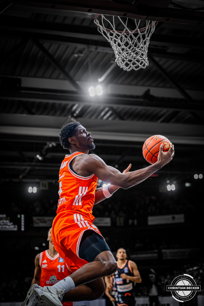 1. Basketball Bundesliga, easyCredit BBL, Saison 2025/2026, Herren, Hauptrunde, 20. Spieltag, 14.02.2026, RASTA Vechta - ratiopharm Ulm
TJ Bamba (#5 - RASTA Vechta) beim Korbleger
Schlüsselwörter: 1. Bundesliga;14.02.2026;20. Spieltag;BBL;Basketball;Hauptrunde;Liga;RASTA;RASTA Dome;Saison 2025/2026;Ulm;Vechta;easycredit;ratiopharm