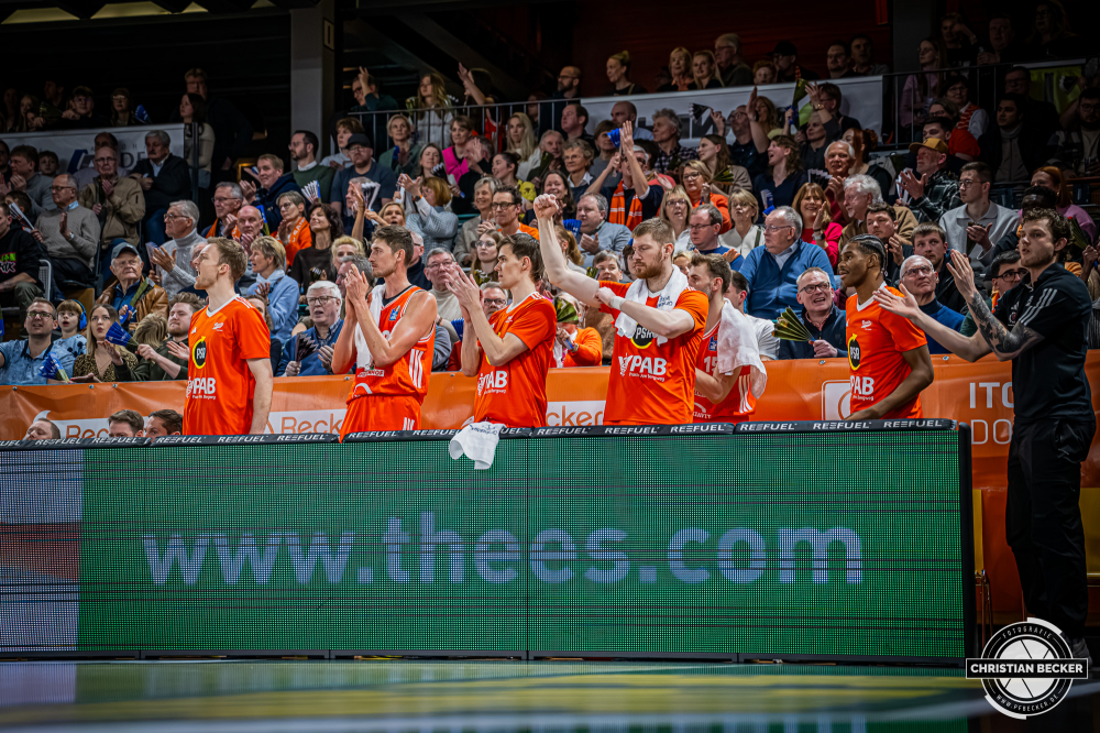 1. Basketball Bundesliga, easyCredit BBL, Saison 2025/2026, Herren, Hauptrunde, 20. Spieltag, 14.02.2026, RASTA Vechta - ratiopharm Ulm
Das Team von RASTA Vechta w&auml;hrend der Partie
Schlüsselwörter: 1. Bundesliga;14.02.2026;20. Spieltag;BBL;Basketball;Hauptrunde;Liga;RASTA;RASTA Dome;Saison 2025/2026;Ulm;Vechta;easycredit;ratiopharm