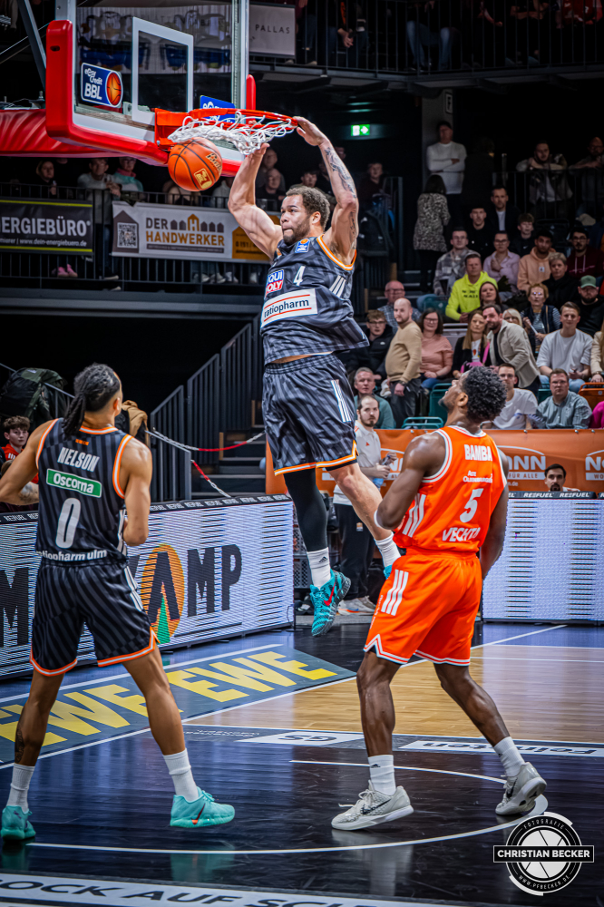 1. Basketball Bundesliga, easyCredit BBL, Saison 2025/2026, Herren, Hauptrunde, 20. Spieltag, 14.02.2026, RASTA Vechta - ratiopharm Ulm
Christopher Ledlum (#4 - ratiopharm ulm) beim Dunk
Schlüsselwörter: 1. Bundesliga;14.02.2026;20. Spieltag;BBL;Basketball;Hauptrunde;Liga;RASTA;RASTA Dome;Saison 2025/2026;Ulm;Vechta;easycredit;ratiopharm