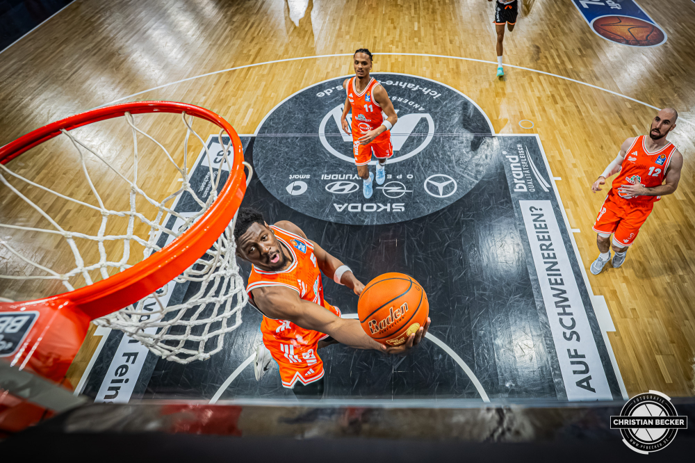 1. Basketball Bundesliga, easyCredit BBL, Saison 2025/2026, Herren, Hauptrunde, 20. Spieltag, 14.02.2026, RASTA Vechta - ratiopharm Ulm
TJ Bamba (#5 - RASTA Vechta) beim Korbleger
Schlüsselwörter: 1. Bundesliga;14.02.2026;20. Spieltag;BBL;Basketball;Hauptrunde;Liga;RASTA;RASTA Dome;Saison 2025/2026;Ulm;Vechta;easycredit;ratiopharm