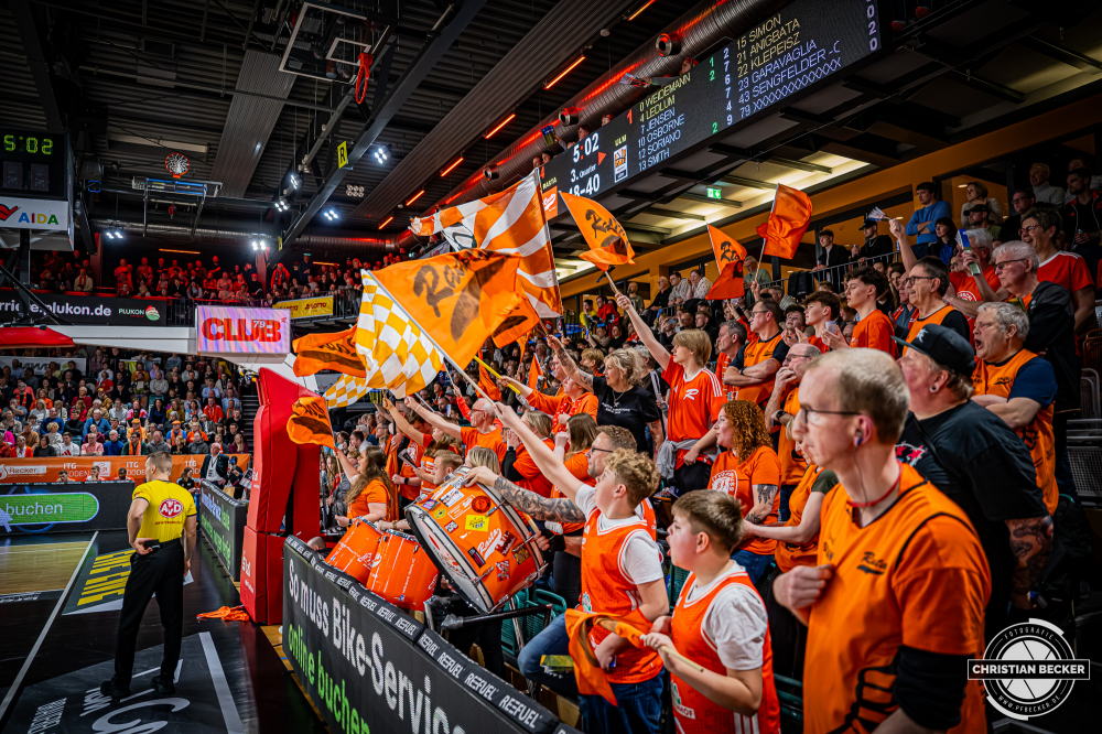 1. Basketball Bundesliga, easyCredit BBL, Saison 2025/2026, Herren, Hauptrunde, 20. Spieltag, 14.02.2026, RASTA Vechta - ratiopharm Ulm
Klettverschluss (Fanclub - RASTA Vechta) w&auml;hrend der Partie
Schlüsselwörter: 1. Bundesliga;14.02.2026;20. Spieltag;BBL;Basketball;Hauptrunde;Liga;RASTA;RASTA Dome;Saison 2025/2026;Ulm;Vechta;easycredit;ratiopharm