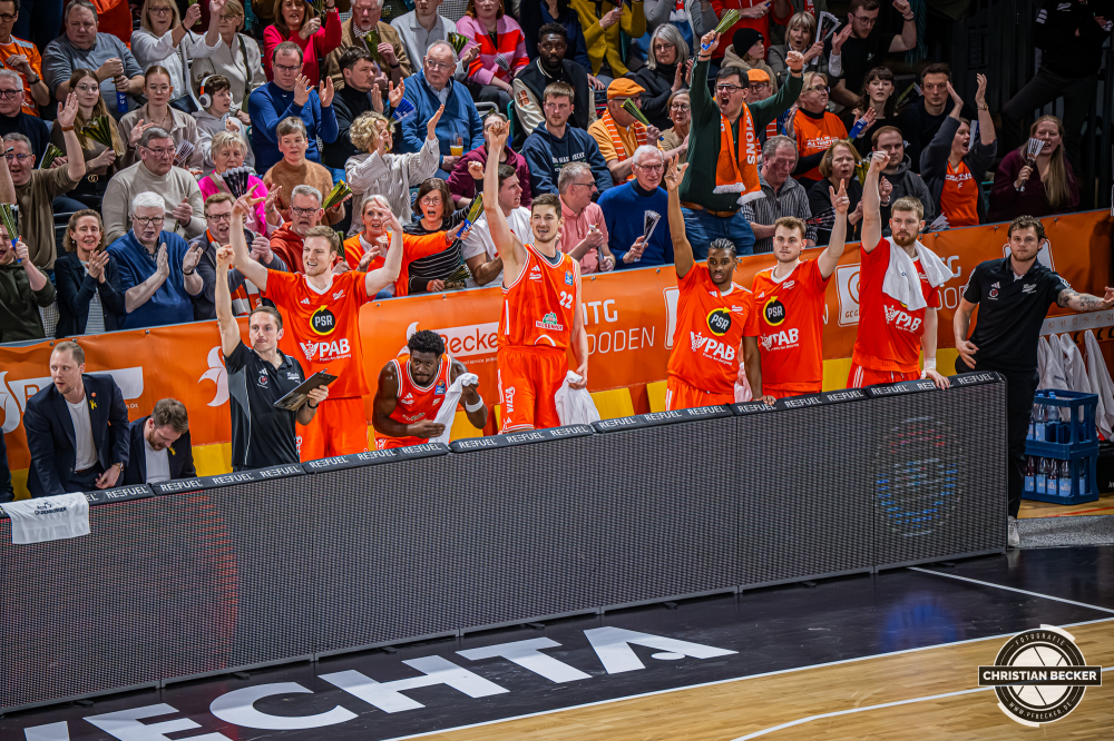 1. Basketball Bundesliga, easyCredit BBL, Saison 2025/2026, Herren, Hauptrunde, 20. Spieltag, 14.02.2026, RASTA Vechta - ratiopharm Ulm
Das Team von RASTA Vechta zeigt Emotionen w&auml;hrend der Partie
Schlüsselwörter: 1. Bundesliga;14.02.2026;20. Spieltag;BBL;Basketball;Hauptrunde;Liga;RASTA;RASTA Dome;Saison 2025/2026;Ulm;Vechta;easycredit;ratiopharm