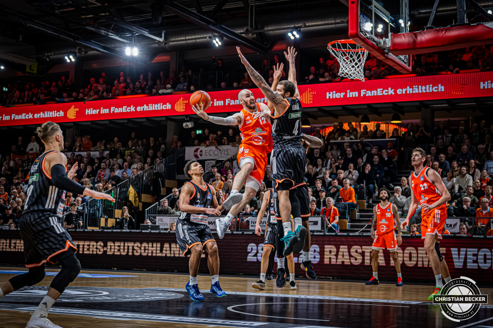 1. Basketball Bundesliga, easyCredit BBL, Saison 2025/2026, Herren, Hauptrunde, 20. Spieltag, 14.02.2026, RASTA Vechta - ratiopharm Ulm
Tommy Kuhse (#12 - RASTA Vechta) beim Korbleger
Schlüsselwörter: 1. Bundesliga;14.02.2026;20. Spieltag;BBL;Basketball;Hauptrunde;Liga;RASTA;RASTA Dome;Saison 2025/2026;Ulm;Vechta;easycredit;ratiopharm