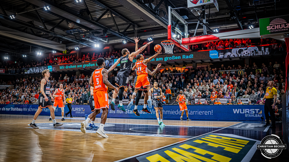 1. Basketball Bundesliga, easyCredit BBL, Saison 2025/2026, Herren, Hauptrunde, 20. Spieltag, 14.02.2026, RASTA Vechta - ratiopharm Ulm
Alonzo Verge (#11 - RASTA Vechta) beim Korbleger
Schlüsselwörter: 1. Bundesliga;14.02.2026;20. Spieltag;BBL;Basketball;Hauptrunde;Liga;RASTA;RASTA Dome;Saison 2025/2026;Ulm;Vechta;easycredit;ratiopharm