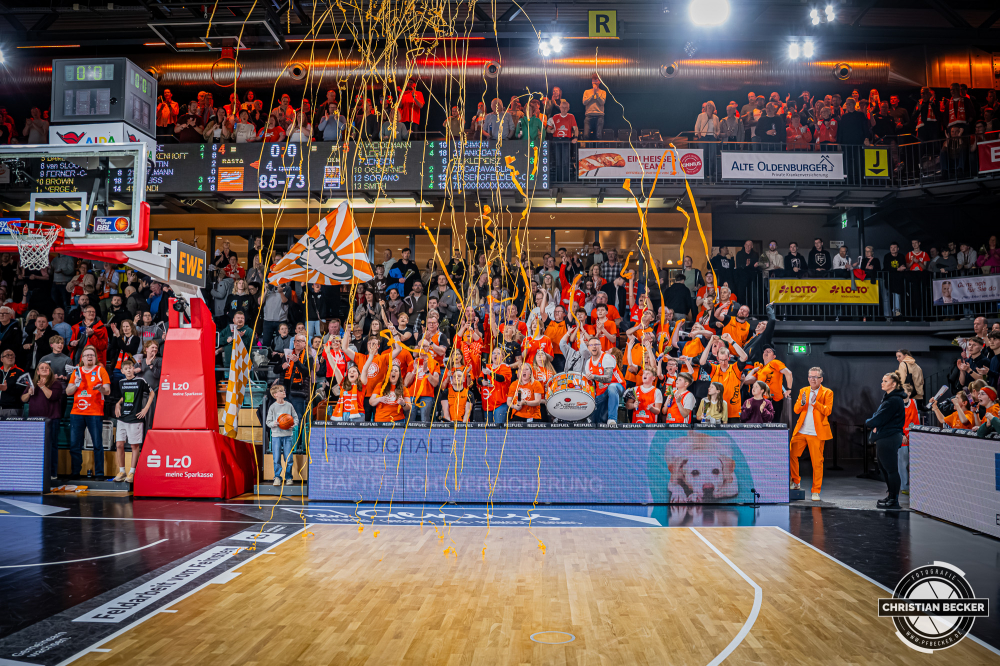 1. Basketball Bundesliga, easyCredit BBL, Saison 2025/2026, Herren, Hauptrunde, 20. Spieltag, 14.02.2026, RASTA Vechta - ratiopharm Ulm
Klettverschluss (Fanclub - RASTA Vechta) nach der Partie
Schlüsselwörter: 1. Bundesliga;14.02.2026;20. Spieltag;BBL;Basketball;Hauptrunde;Liga;RASTA;RASTA Dome;Saison 2025/2026;Ulm;Vechta;easycredit;ratiopharm