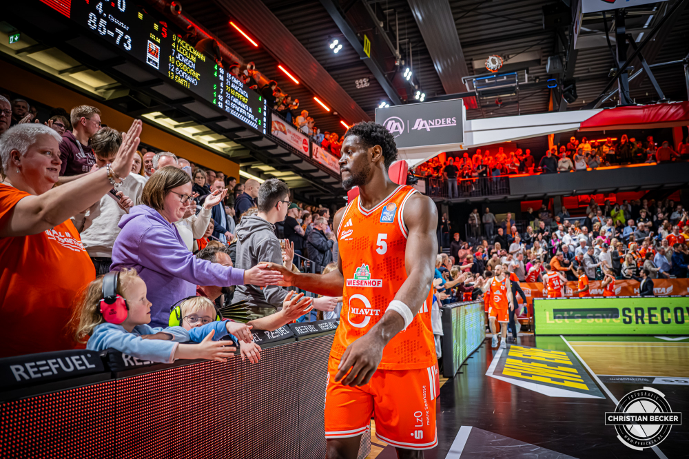 1. Basketball Bundesliga, easyCredit BBL, Saison 2025/2026, Herren, Hauptrunde, 20. Spieltag, 14.02.2026, RASTA Vechta - ratiopharm Ulm
TJ Bamba (#5 - RASTA Vechta) nach der Partie
Schlüsselwörter: 1. Bundesliga;14.02.2026;20. Spieltag;BBL;Basketball;Hauptrunde;Liga;RASTA;RASTA Dome;Saison 2025/2026;Ulm;Vechta;easycredit;ratiopharm