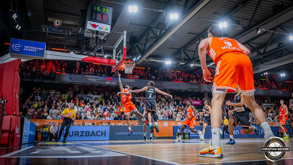 1. Basketball Bundesliga, easyCredit BBL, Saison 2025/2026, Herren, Hauptrunde, 20. Spieltag, 14.02.2026, RASTA Vechta - ratiopharm Ulm
Tevin Brown (#10 - RASTA Vechta) beim Korbleger
Schlüsselwörter: 1. Bundesliga;14.02.2026;20. Spieltag;BBL;Basketball;Hauptrunde;Liga;RASTA;RASTA Dome;Saison 2025/2026;Ulm;Vechta;easycredit;ratiopharm