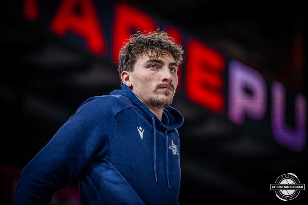 1. Basketball Bundesliga, easyCredit BBL, Saison 2025/2026, Herren, Hauptrunde, 22. Spieltag, 06.03.2026, RASTA Vechta - Science City Jena
Kristofer Krause (#36 - Science City Jena) vor der Partie
Schlüsselwörter: 06.03.2026;1. Bundesliga;22. Spieltag;BBL;Basketball;City;Hauptrunde;Jena;Liga;RASTA;RASTA Dome;Saison 2025/2026;Science;Vechta;easycredit