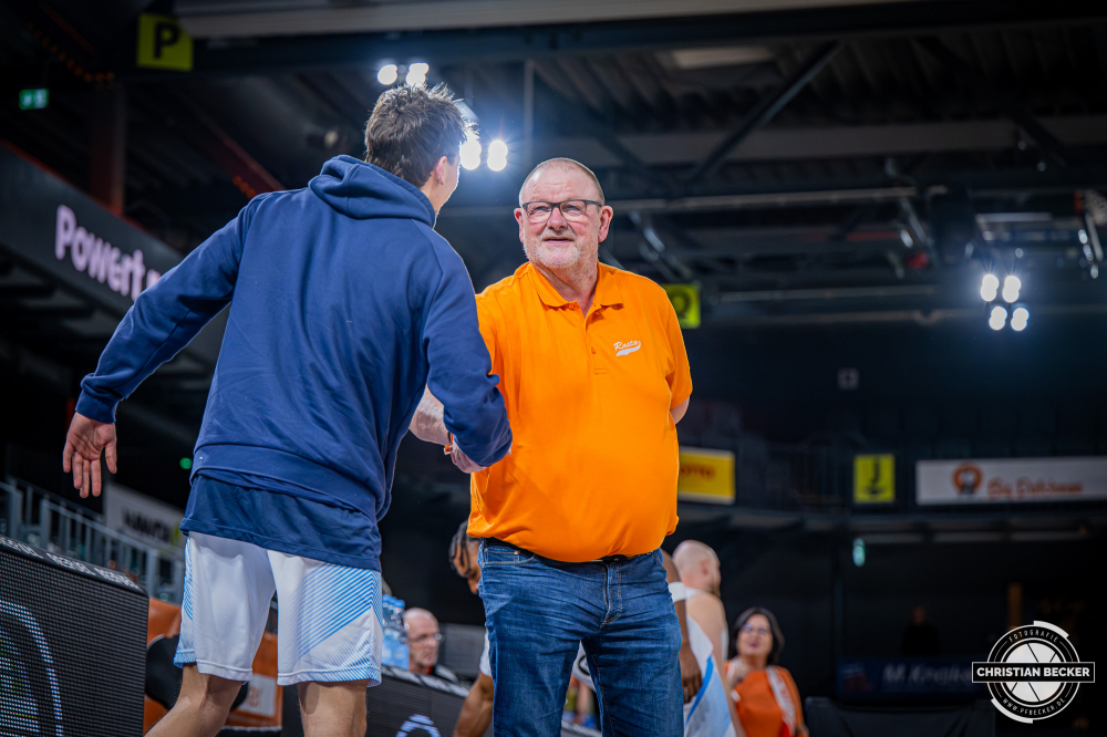 1. Basketball Bundesliga, easyCredit BBL, Saison 2025/2026, Herren, Hauptrunde, 22. Spieltag, 06.03.2026, RASTA Vechta - Science City Jena
Stefan Niemeyer (Gesch&auml;ftsf&uuml;hrender Gesellschafter - RASTA Vechta) vor der Partie
Schlüsselwörter: 06.03.2026;1. Bundesliga;22. Spieltag;BBL;Basketball;City;Hauptrunde;Jena;Liga;RASTA;RASTA Dome;Saison 2025/2026;Science;Vechta;easycredit