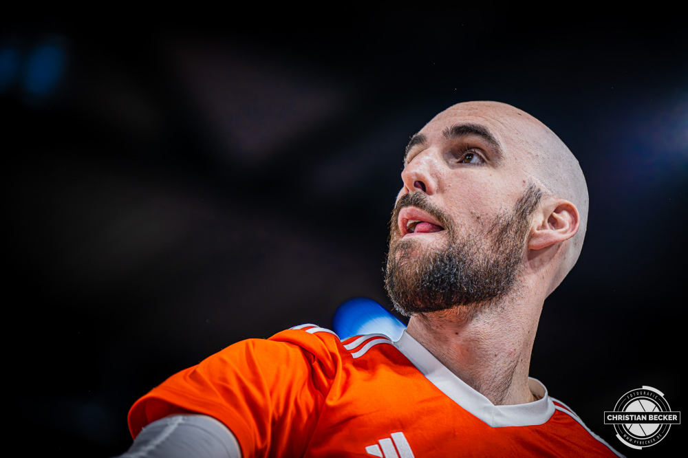 1. Basketball Bundesliga, easyCredit BBL, Saison 2025/2026, Herren, Hauptrunde, 22. Spieltag, 06.03.2026, RASTA Vechta - Science City Jena
Tommy Kuhse (#12 - RASTA Vechta) vor der Partie
Schlüsselwörter: 06.03.2026;1. Bundesliga;22. Spieltag;BBL;Basketball;City;Hauptrunde;Jena;Liga;RASTA;RASTA Dome;Saison 2025/2026;Science;Vechta;easycredit