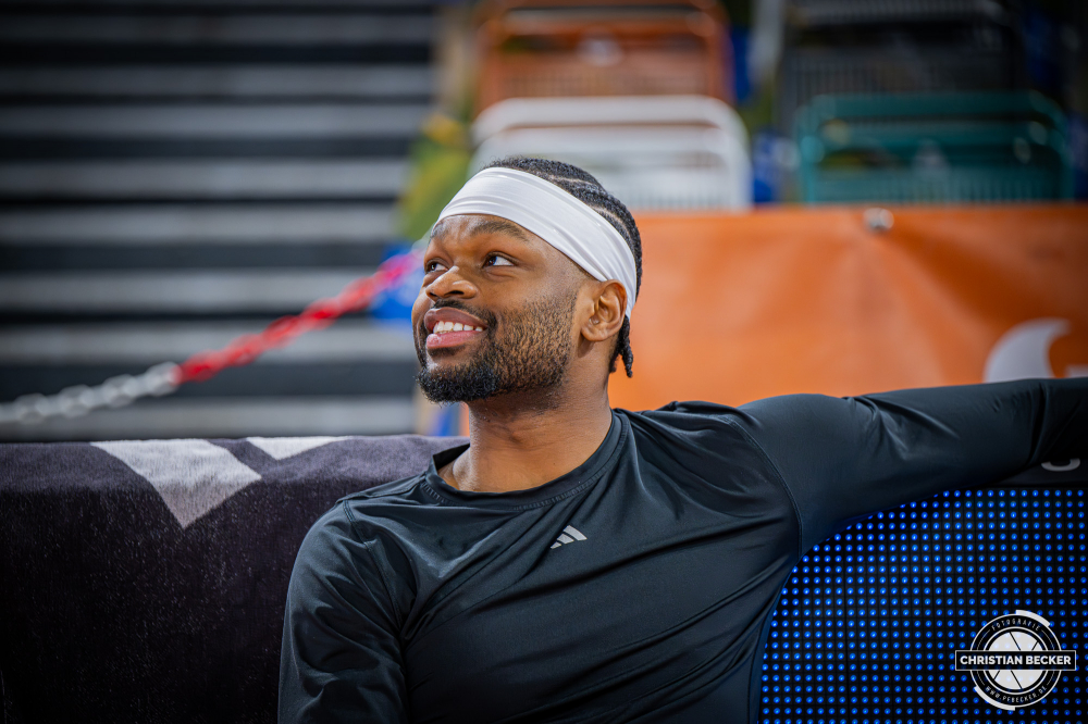 1. Basketball Bundesliga, easyCredit BBL, Saison 2025/2026, Herren, Hauptrunde, 22. Spieltag, 06.03.2026, RASTA Vechta - Science City Jena
Lloyd Pandi (#41 - RASTA Vechta) vor der Partie
Schlüsselwörter: 06.03.2026;1. Bundesliga;22. Spieltag;BBL;Basketball;City;Hauptrunde;Jena;Liga;RASTA;RASTA Dome;Saison 2025/2026;Science;Vechta;easycredit