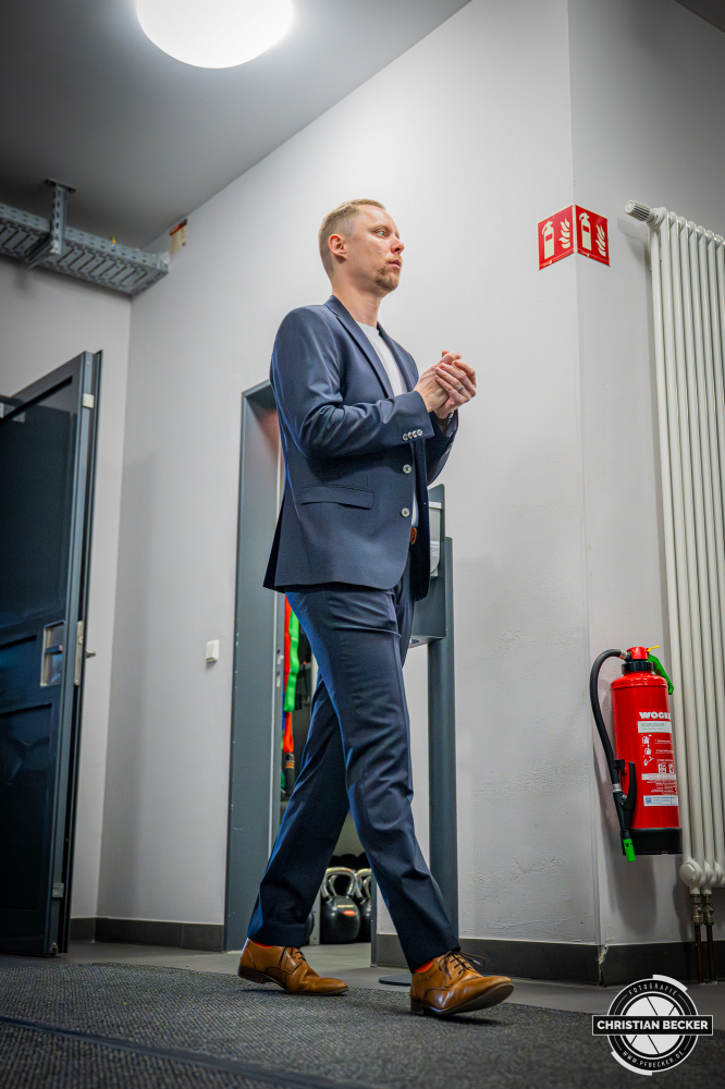 1. Basketball Bundesliga, easyCredit BBL, Saison 2025/2026, Herren, Hauptrunde, 22. Spieltag, 06.03.2026, RASTA Vechta - Science City Jena
Christian Held (Head-Coach - RASTA Vechta) vor der Partie
Schlüsselwörter: 06.03.2026;1. Bundesliga;22. Spieltag;BBL;Basketball;City;Hauptrunde;Jena;Liga;RASTA;RASTA Dome;Saison 2025/2026;Science;Vechta;easycredit