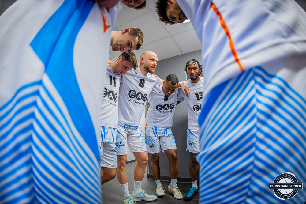 1. Basketball Bundesliga, easyCredit BBL, Saison 2025/2026, Herren, Hauptrunde, 22. Spieltag, 06.03.2026, RASTA Vechta - Science City Jena
Das Team von Science City Jena vor der Partie
Schlüsselwörter: 06.03.2026;1. Bundesliga;22. Spieltag;BBL;Basketball;City;Hauptrunde;Jena;Liga;RASTA;RASTA Dome;Saison 2025/2026;Science;Vechta;easycredit