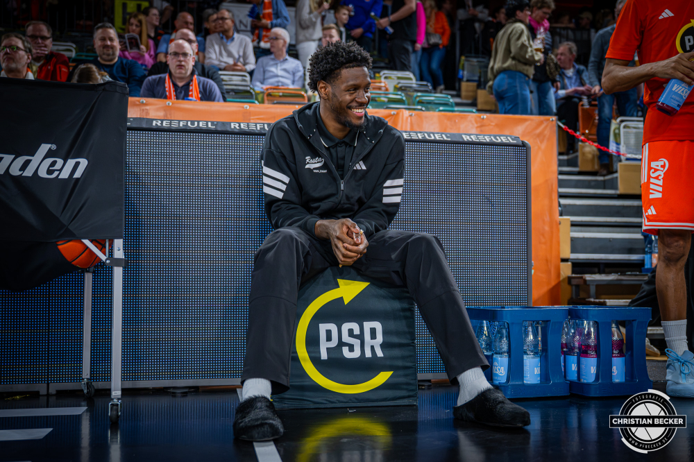 1. Basketball Bundesliga, easyCredit BBL, Saison 2025/2026, Herren, Hauptrunde, 22. Spieltag, 06.03.2026, RASTA Vechta - Science City Jena
TJ Bamba (#5 - RASTA Vechta) vor der Partie
Schlüsselwörter: 06.03.2026;1. Bundesliga;22. Spieltag;BBL;Basketball;City;Hauptrunde;Jena;Liga;RASTA;RASTA Dome;Saison 2025/2026;Science;Vechta;easycredit