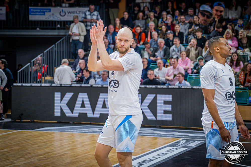 1. Basketball Bundesliga, easyCredit BBL, Saison 2025/2026, Herren, Hauptrunde, 22. Spieltag, 06.03.2026, RASTA Vechta - Science City Jena
Robin Christen (#08 - Science City Jena) vor der Partie
Schlüsselwörter: 06.03.2026;1. Bundesliga;22. Spieltag;BBL;Basketball;City;Hauptrunde;Jena;Liga;RASTA;RASTA Dome;Saison 2025/2026;Science;Vechta;easycredit